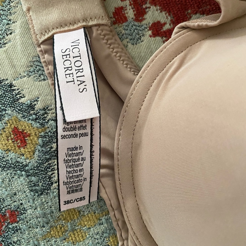 Victoria’s Secret 38C bra